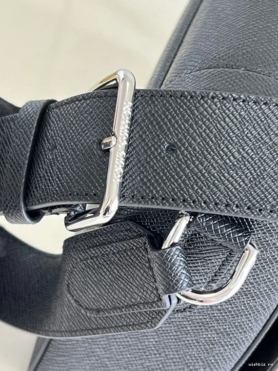 WIS MESSENGER LOUIS NEW VUITTON FLAP 0830